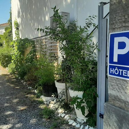 Hotel La Tour Des Fees Quissac  Exterior photo